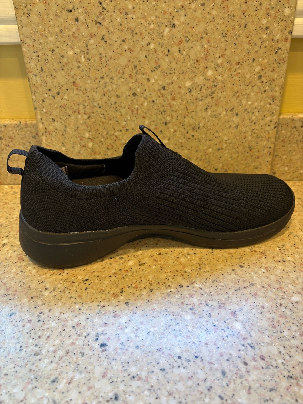 Men's Black Skechers Go Walk Air Cooled Arch Fit Wide Slip On Sneakers, Size 9.5